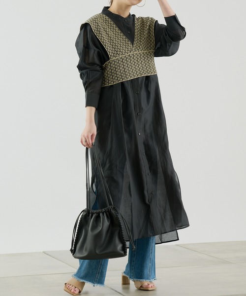 COLONY 2139（コロニートゥーワンスリーナイン）の「再生ポリバンドカラーシアーシャツワンピース（シャツワンピース・レディース・ベージュ/オフホワイト/ブラック/カーキ・MEDIUM/LARGE）」の2枚目の写真