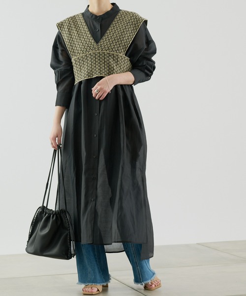 COLONY 2139（コロニートゥーワンスリーナイン）の「再生ポリバンドカラーシアーシャツワンピース（シャツワンピース・レディース・ベージュ/オフホワイト/ブラック/カーキ・MEDIUM/LARGE）」の13枚目の写真