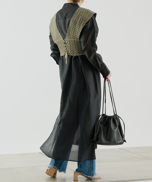 COLONY 2139（コロニートゥーワンスリーナイン）の「再生ポリバンドカラーシアーシャツワンピース（シャツワンピース・レディース・ベージュ/オフホワイト/ブラック/カーキ・MEDIUM/LARGE）」の17枚目の写真