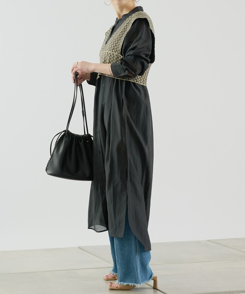 COLONY 2139（コロニートゥーワンスリーナイン）の「再生ポリバンドカラーシアーシャツワンピース（シャツワンピース・レディース・ベージュ/オフホワイト/ブラック/カーキ・MEDIUM/LARGE）」の18枚目の写真