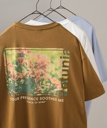 make a ray!（メイク ア レイ！）の「フラワーフォト グラフィック バックプリント クルーネック Tシャツ（Tシャツ/カットソー・メンズ）」