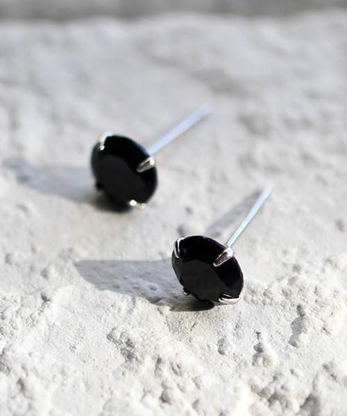 Fun & Daily（ファンアンドデイリー）の「F&D : クリスタルカラーピアス（ピアス（両耳用）・レディース・ブラック/ベージュ/レッド/ピンク/ブルー/グリーン/クリア/グリーン系その他/ブルー系その他・FREE）」の2枚目の写真