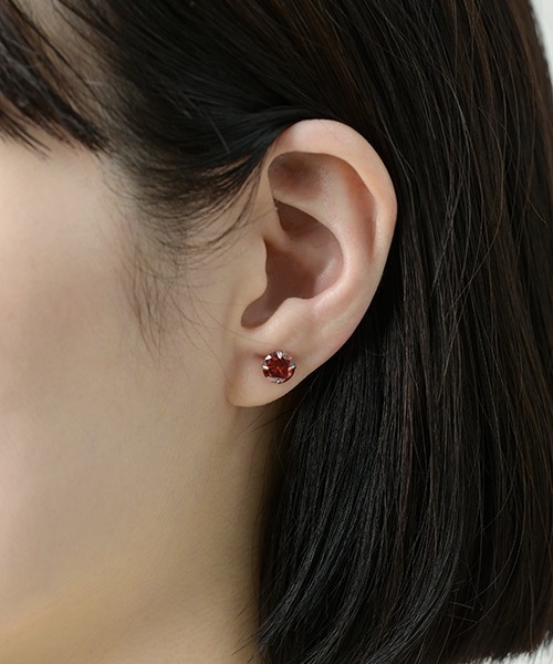 Fun & Daily（ファンアンドデイリー）の「F&D : クリスタルカラーピアス（ピアス（両耳用）・レディース・ブラック/ベージュ/レッド/ピンク/ブルー/グリーン/クリア/グリーン系その他/ブルー系その他・FREE）」の14枚目の写真