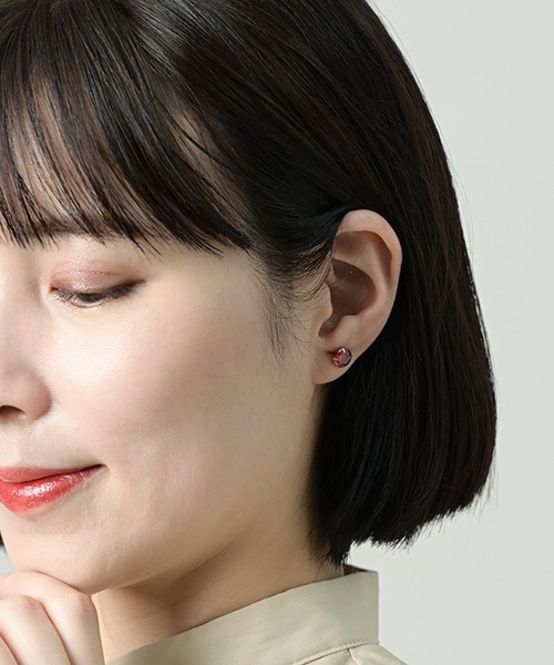 Fun & Daily（ファンアンドデイリー）の「F&D : クリスタルカラーピアス（ピアス（両耳用）・レディース・ブラック/ベージュ/レッド/ピンク/ブルー/グリーン/クリア/グリーン系その他/ブルー系その他・FREE）」の16枚目の写真