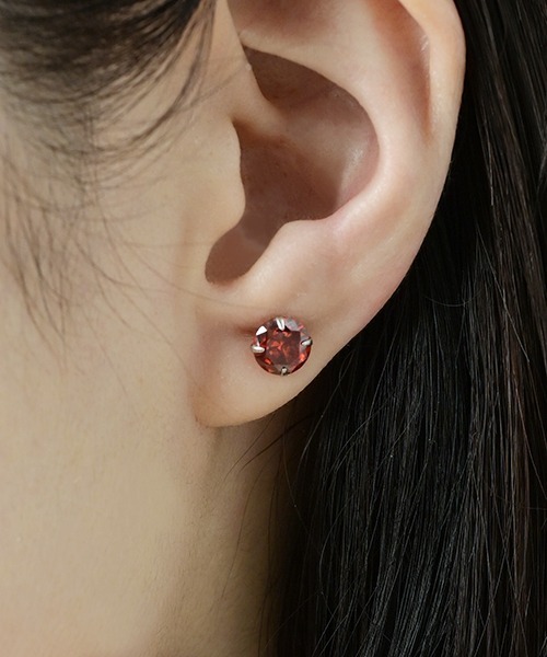 Fun & Daily（ファンアンドデイリー）の「F&D : クリスタルカラーピアス（ピアス（両耳用）・レディース・ブラック/ベージュ/レッド/ピンク/ブルー/グリーン/クリア/グリーン系その他/ブルー系その他・FREE）」の13枚目の写真