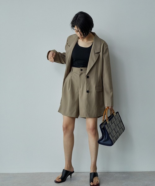 ECRIRE（エクリール）の「ロングジャケット＋タックショートパンツ　セットアップ（テーラードジャケット・レディース・ブラック/グレー/ライトグリーン/サンドグレー・フリー）」の15枚目の写真