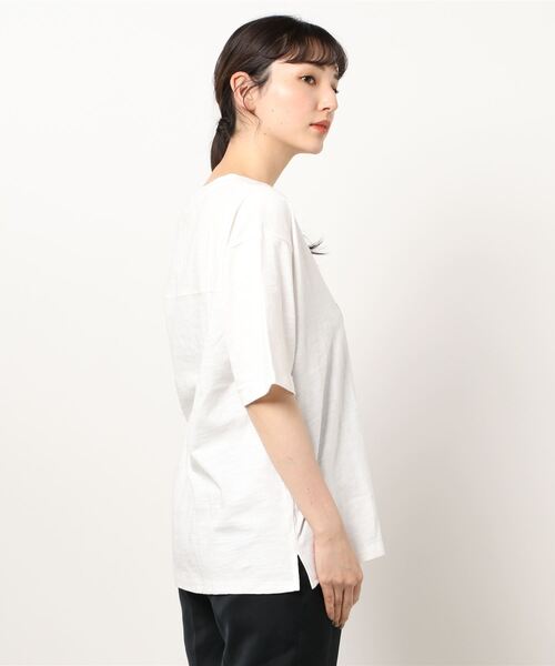 Samansa Mos2（サマンサ モスモス）の「ロゴプリントTee（Tシャツ/カットソー・レディース・ベージュ/オフホワイト/チャコール・ﾌﾘ-）」の4枚目の写真