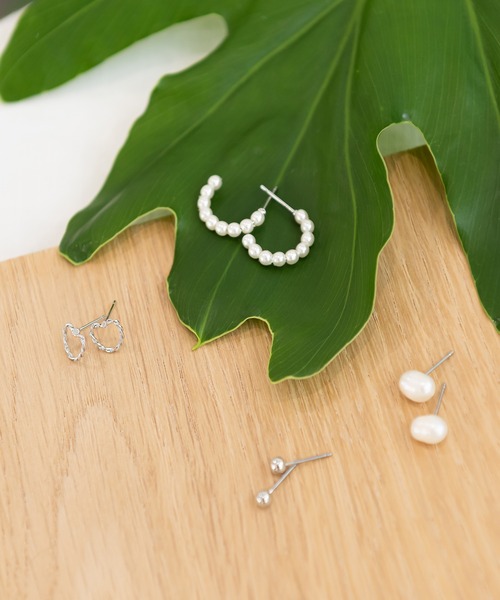 UNE MANSION（ユヌマンション）の「デイリーハート真珠ピアスセット（ピアス（両耳用）・レディース・シルバー/ゴールド・ONE SIZE）」の2枚目の写真
