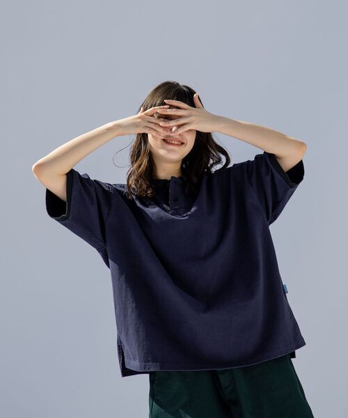 SHIPS（シップス）の「【WEB限定】SHIPS: Roots ビッグシルエット ピグメント加工 バイカラー ポロシャツ（ポロシャツ・メンズ・ネイビー/ブラック/オフホワイト・MEDIUM/LARGE）」の10枚目の写真