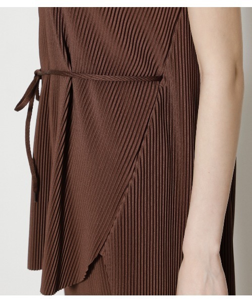 AZUL by moussy（アズールバイマウジー）の「EASY PLEATS TOPS/イージープリーツトップス（Tシャツ/カットソー・レディース・ブラック/ダークブラウン/ミント・SMALL/MEDIUM）」の11枚目の写真