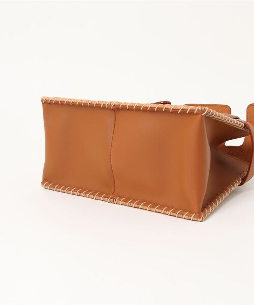 Te chichi（テチチ）の「BAGMATIウィッカー×レザーBOXTOTE（トートバッグ・レディース・キャメル・ﾌﾘ-）」の2枚目の写真