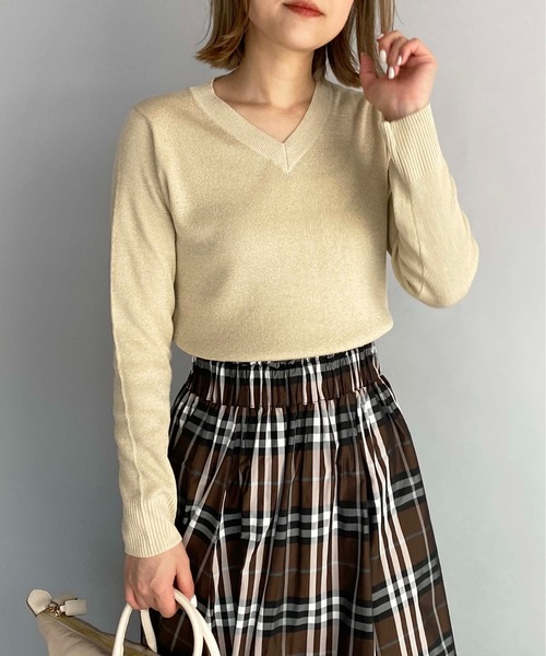 PICCIN（ピッチン）の「ラメ入りVネックニット（ニット/セーター・レディース・ライトブルー/ブラック/ベージュ/オフホワイト/イエロー/モカ/ホワイト系その他/ブラウン系その他・M）」の7枚目の写真