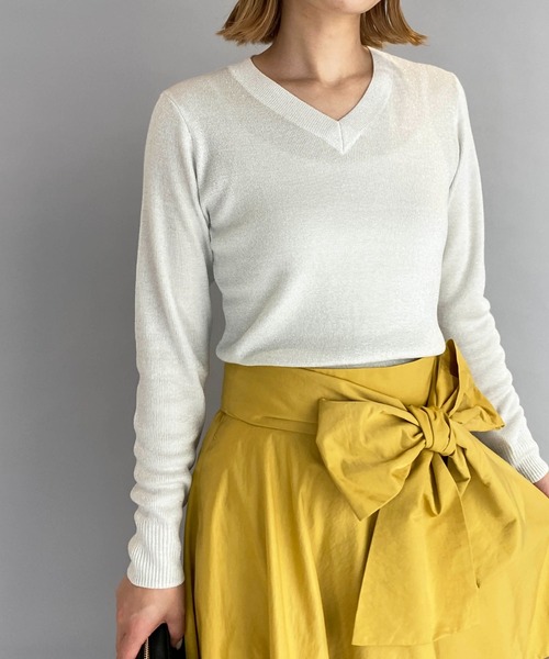 PICCIN（ピッチン）の「ラメ入りVネックニット（ニット/セーター・レディース・ライトブルー/ブラック/ベージュ/オフホワイト/イエロー/モカ/ホワイト系その他/ブラウン系その他・M）」の3枚目の写真