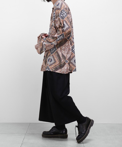 minsobi（ミンソビ）の「ヴィンテージ風総柄ロングシャツ レトロ