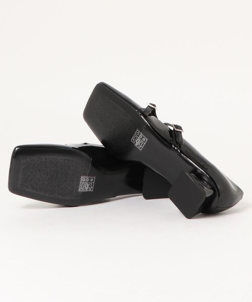 CHARLES & KEITH(チャールズ & キース)の「パテントスクエアトゥ メリージェーン / Patent Square Toe Mary Janes(パンプス・レディース・ブラック/その他4・22.5cm/23cm/23.5cm/24.5cm/25cm/25.5cm)」の4枚目の写真