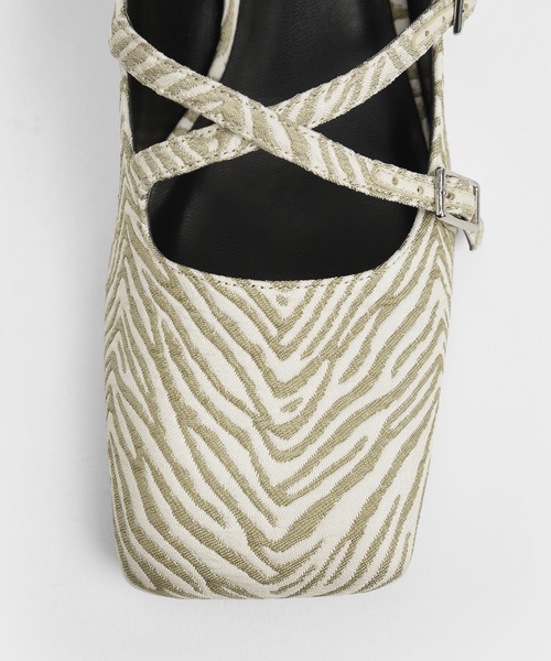 CHARLES & KEITH(チャールズ & キース)の「パテントスクエアトゥ メリージェーン / Patent Square Toe Mary Janes(パンプス・レディース・ブラック/その他4・22.5cm/23cm/23.5cm/24.5cm/25cm/25.5cm)」の7枚目の写真