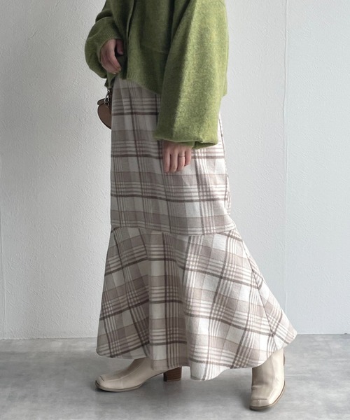 w closet（ダブルクローゼット）の「【新色追加】【SETUP対応】起毛チェック切替マーメイドスカート（スカート・レディース・カーキ/ブルー/ライトベージュ/グレー/ホワイト・FREE）」の2枚目の写真