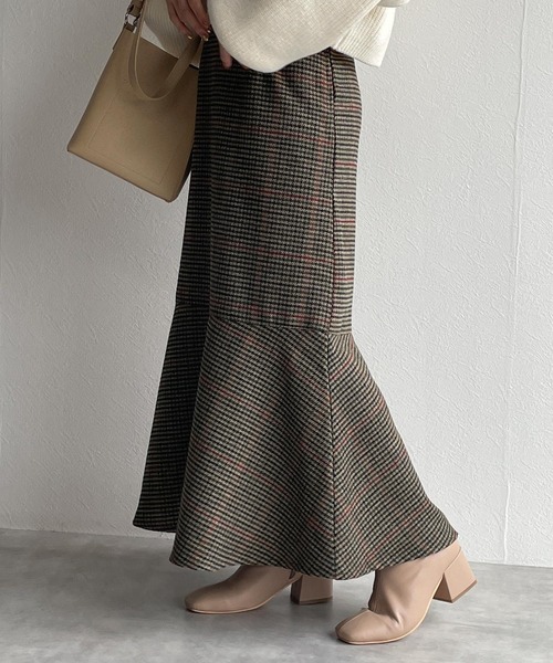 w closet（ダブルクローゼット）の「【新色追加】【SETUP対応】起毛チェック切替マーメイドスカート（スカート・レディース・カーキ/ブルー/ライトベージュ/グレー/ホワイト・FREE）」の4枚目の写真