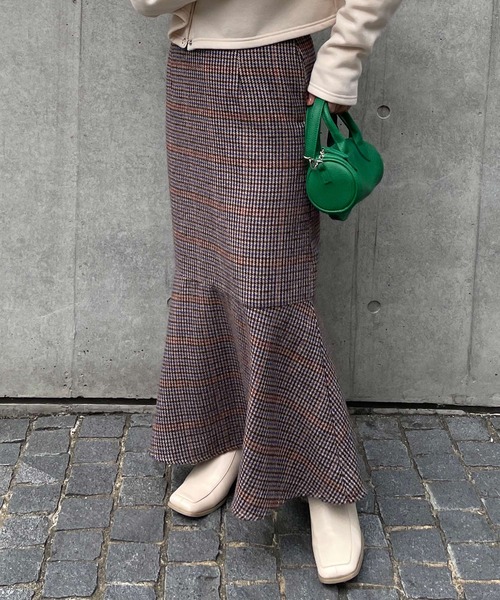 w closet（ダブルクローゼット）の「【新色追加】【SETUP対応】起毛チェック切替マーメイドスカート（スカート・レディース・カーキ/ブルー/ライトベージュ/グレー/ホワイト・FREE）」の5枚目の写真