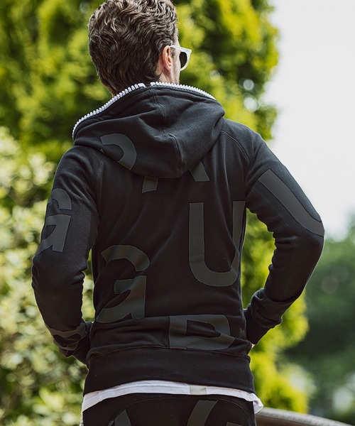 1PIU1UGUALE3 RELAX(ウノピゥウノウグァーレトレ)ビッグファスナー