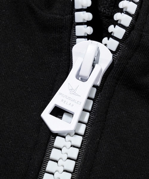 1PIU1UGUALE3 RELAX(ウノピゥウノウグァーレトレ)ビッグファスナー