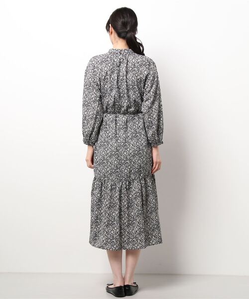 Te chichi TERRASSE(テチチテラス)の「花柄スタンドネックワンピース Te chichi TERRASSE(テチチテラス)の「花柄スタンドネックワンピース