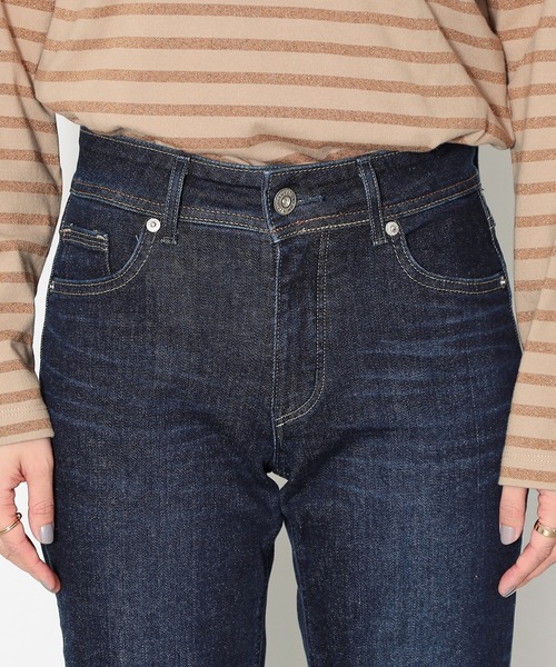 EDWIN（エドウィン）の「EDWIN LADIES　インターナショナルベーシック 股上深め ゆったりストレートパンツ（デニムパンツ・レディース・ブラック/ベージュ/ブラウン/インディゴブルー/ダークインディゴブルー/カーキブラウン/オリーブ/アイボリー/グレイッシュベージュ/グレー/イエロー/ライトインディゴブルー・34/32/30/31/33/27/28/29）」の22枚目の写真
