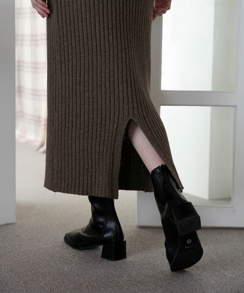 UNE MANSION（ユヌマンション）の「スクエアヒールアンクルブーツ（ブーツ・レディース・ブラック/アイボリー・25.0cm/24.0cm/23.0cm）」の3枚目の写真