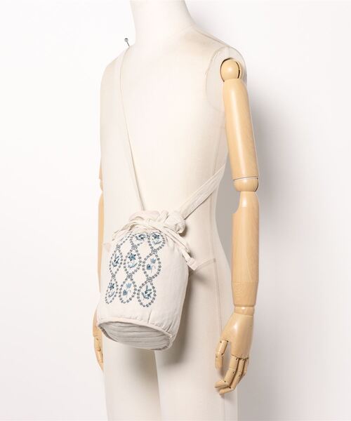 Samansa Mos2（サマンサ モスモス）の「マカベアリス×Samansa Mos2刺繍巾着バッグ（ハンドバッグ・レディース・ブラック/グリーン/キナリ・ﾌﾘ-）」の7枚目の写真