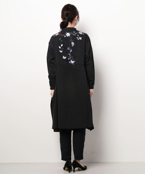 美品 イズスカラー 花刺繍布帛3WAYワンピース ノーカラー バンドカラー iS ScoLar（イズスカラー）の「花刺繍布帛3WAYワンピース