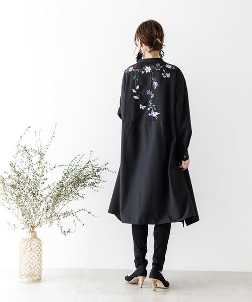 美品 イズスカラー 花刺繍布帛3WAYワンピース ノーカラー バンドカラー iS ScoLar（イズスカラー）の「花刺繍布帛3WAYワンピース