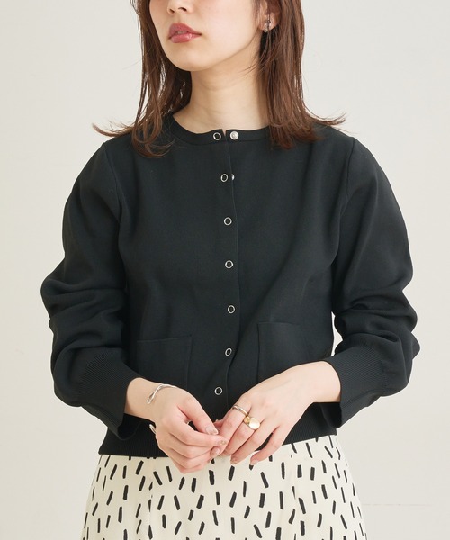 natural couture（ナチュラルクチュール）の「【WEB限定】旬顔コーデが決まるプチプラリングドット釦おしゃれカーディガン（カーディガン/ボレロ・レディース・ブラック/パープル/オフホワイト/グリーン/その他1・FREE）」の10枚目の写真