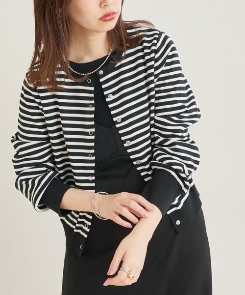 natural couture（ナチュラルクチュール）の「【WEB限定】旬顔コーデが決まるプチプラリングドット釦おしゃれカーディガン（カーディガン/ボレロ・レディース・ブラック/パープル/オフホワイト/グリーン/その他1・FREE）」の22枚目の写真