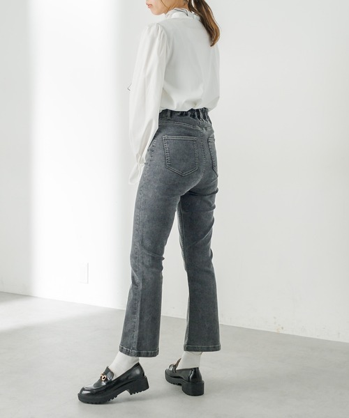 OLIVE des OLIVE（オリーブデオリーブ）の「ストレッチベーシックフレアパンツ（デニムパンツ・レディース・ブラック/ワンウォッシュ・FREE）」の17枚目の写真