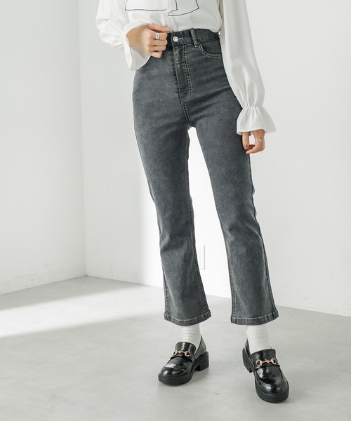 OLIVE des OLIVE（オリーブデオリーブ）の「ストレッチベーシックフレアパンツ（デニムパンツ・レディース・ブラック/ワンウォッシュ・FREE）」の7枚目の写真