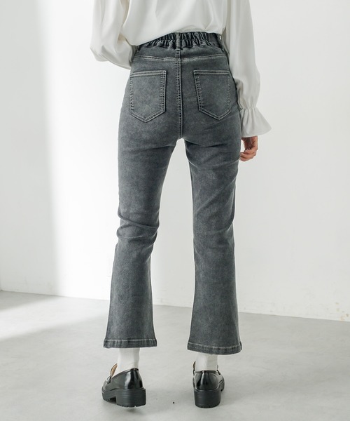 OLIVE des OLIVE（オリーブデオリーブ）の「ストレッチベーシックフレアパンツ（デニムパンツ・レディース・ブラック/ワンウォッシュ・FREE）」の12枚目の写真