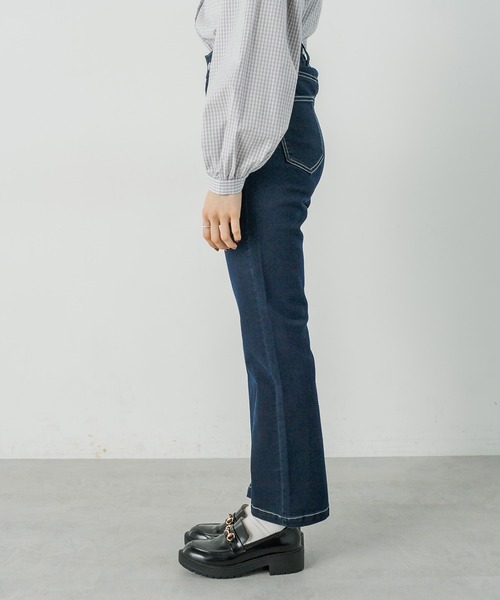 OLIVE des OLIVE（オリーブデオリーブ）の「ストレッチベーシックフレアパンツ（デニムパンツ・レディース・ブラック/ワンウォッシュ・FREE）」の18枚目の写真