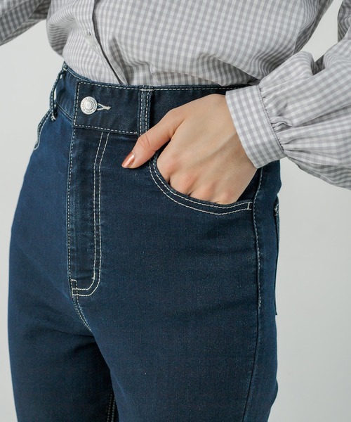 OLIVE des OLIVE（オリーブデオリーブ）の「ストレッチベーシックフレアパンツ（デニムパンツ・レディース・ブラック/ワンウォッシュ・FREE）」の13枚目の写真