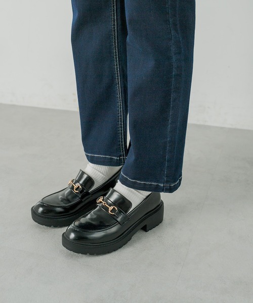 OLIVE des OLIVE（オリーブデオリーブ）の「ストレッチベーシックフレアパンツ（デニムパンツ・レディース・ブラック/ワンウォッシュ・FREE）」の21枚目の写真