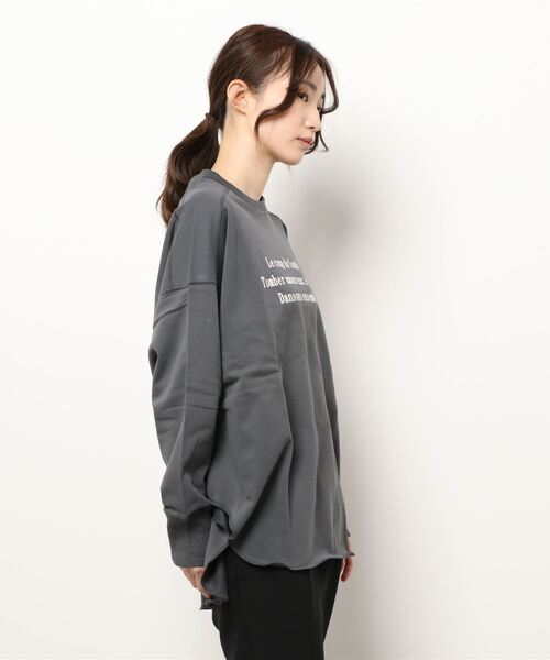 Rouge vif（ルージュヴィフ）の「ミニ裏毛ロゴロンT（Tシャツ/カットソー・レディース・ホワイト/チャコールグレー・フリー）」の3枚目の写真