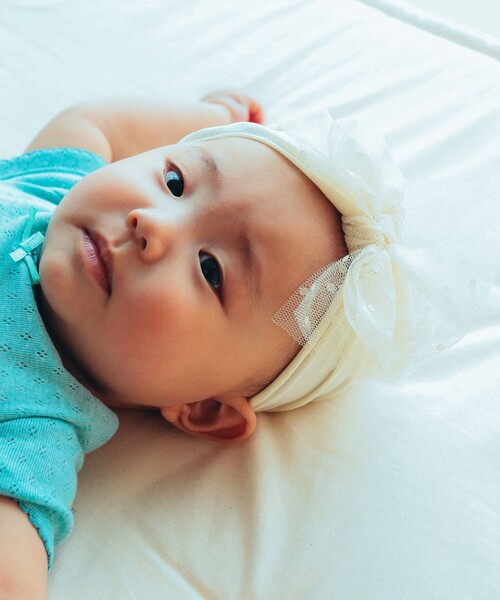 こども ビームス（コドモビームス）の「baby bling / Tulle Fab ベビーヘアバンド（ヘアバンド・キッズ・ホワイト/ベージュ/レッド系その他・ONE SIZE）」の3枚目の写真