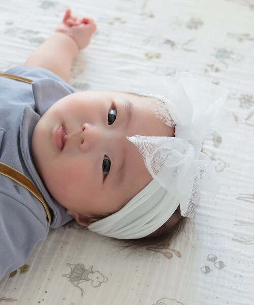 こども ビームス（コドモビームス）の「baby bling / Tulle Fab ベビーヘアバンド（ヘアバンド・キッズ・ホワイト/ベージュ/レッド系その他・ONE SIZE）」の4枚目の写真