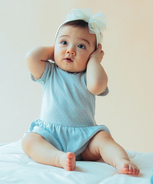 こども ビームス（コドモビームス）の「baby bling / Tulle Fab ベビーヘアバンド（ヘアバンド・キッズ・ホワイト/ベージュ/レッド系その他・ONE SIZE）」の5枚目の写真