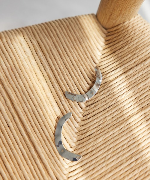 ROPE'（ロペ）の「Cラインクラックメタルモチーフピアス（ピアス（両耳用）・レディース・ゴールド/シルバー・FREE）」の2枚目の写真