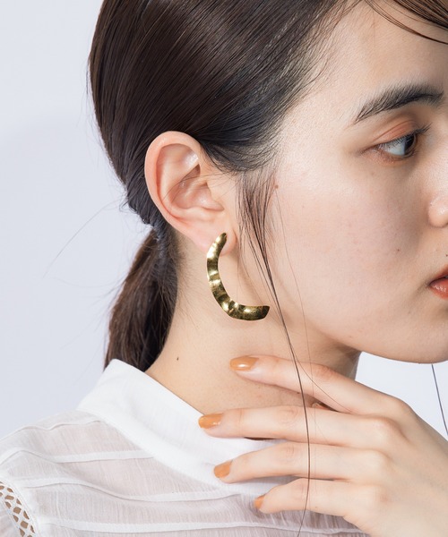 ROPE'（ロペ）の「Cラインクラックメタルモチーフピアス（ピアス（両耳用）・レディース・ゴールド/シルバー・FREE）」の3枚目の写真