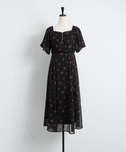 tocco closet（トッコ　クローゼット）の「パール付きフロントギャザードビーストロベリープリントワンピース（ワンピース・レディース・ブラック/アイボリー・M）」の19枚目の写真