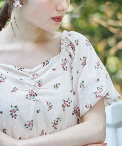 tocco closet（トッコ　クローゼット）の「パール付きフロントギャザードビーストロベリープリントワンピース（ワンピース・レディース・ブラック/アイボリー・M）」の10枚目の写真