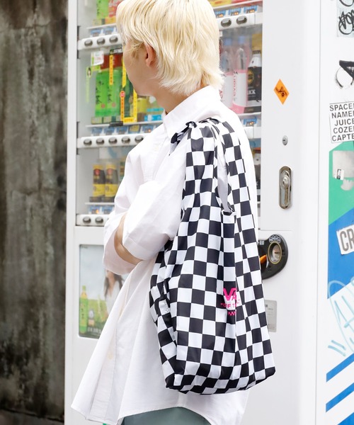 VANS（バンズ）の「VANS/バンズ M Shopper BAG ショッパーバック エコバック ハンドバック（エコバッグ/サブバッグ・メンズ・ブルー系その他/ホワイト×レッド/ブラック×ホワイト/ブラック/ブルー系その他2・FREE）」の4枚目の写真