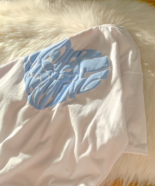 .KOM（ドットコム）の「A'GEM/9 × .kom『.kom/ドットケーオーエム』ハートグラフィック オーバーサイズ半袖Tシャツ（Tシャツ/カットソー・レディース・ライトブルー/ホワイト・L/M）」の13枚目の写真