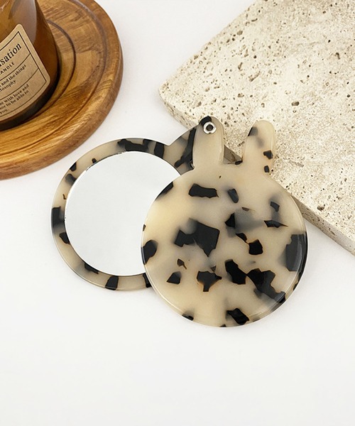 EPICKS（エピックス）の「ウサギ型べっ甲デザインコンパクトラウンド